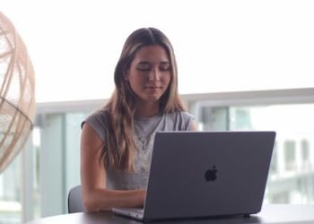 "Empoderamiento a través de la Educación"