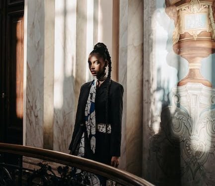 Rompiendo estereotipos: empoderando a las mujeres a través de elecciones de moda