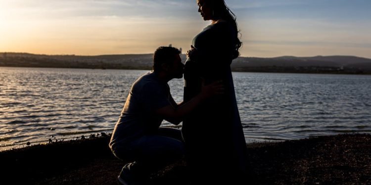 Navegando la maternidad en el mundo corporativo: Consejos y estrategias efectivas